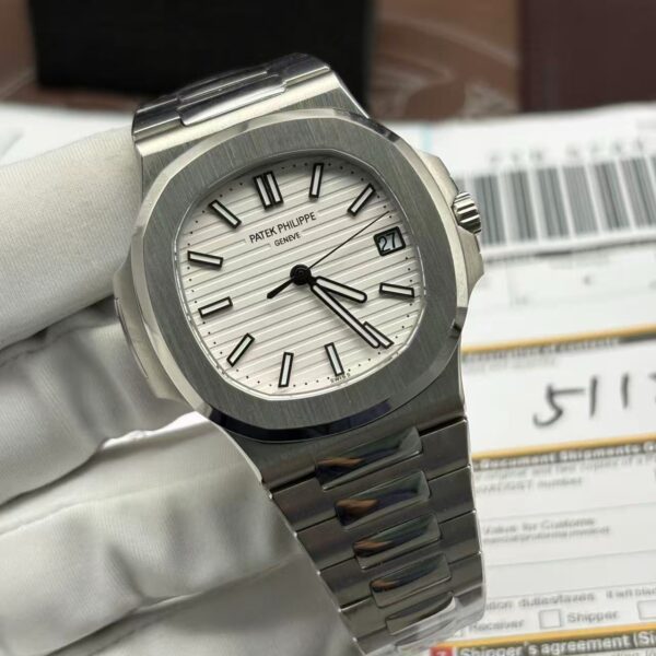 Réplica Patek Philippe Nautilus 5711 Esfera Blanca 4 0Dd511D945492Cc7B87Eee9Bf1170234