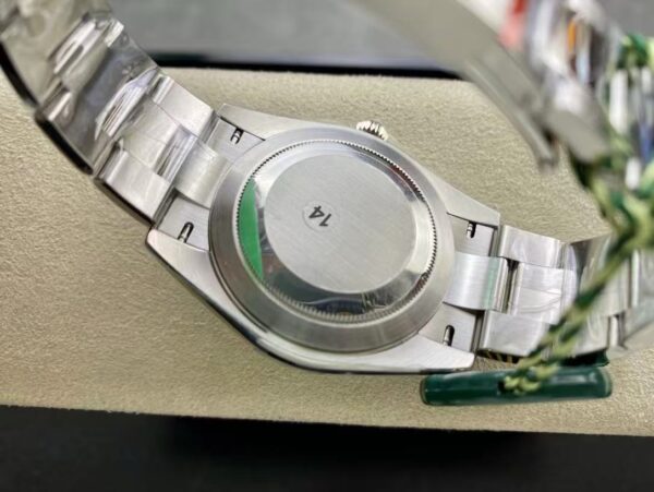 39A2F4C4C364042C8F7F84D087A4665E