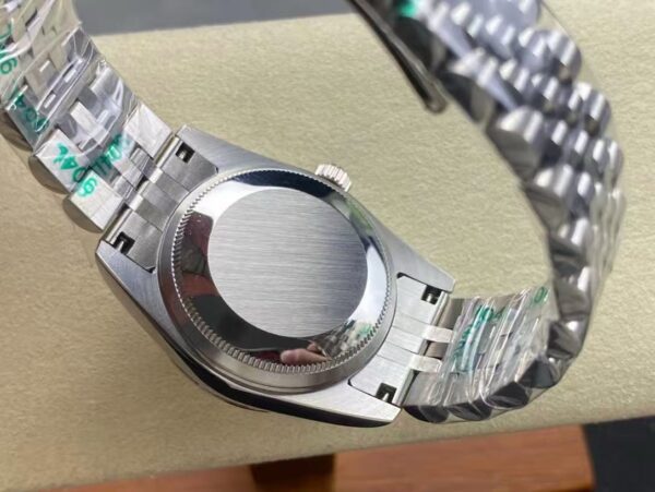 45Ea68D8C6282860E8D91C715115D334