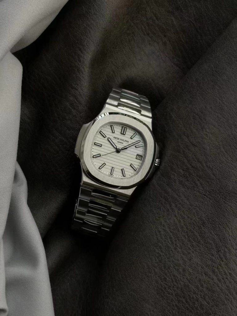 Replik Patek Philippe Nautilus 5711 Weißes Zifferblatt