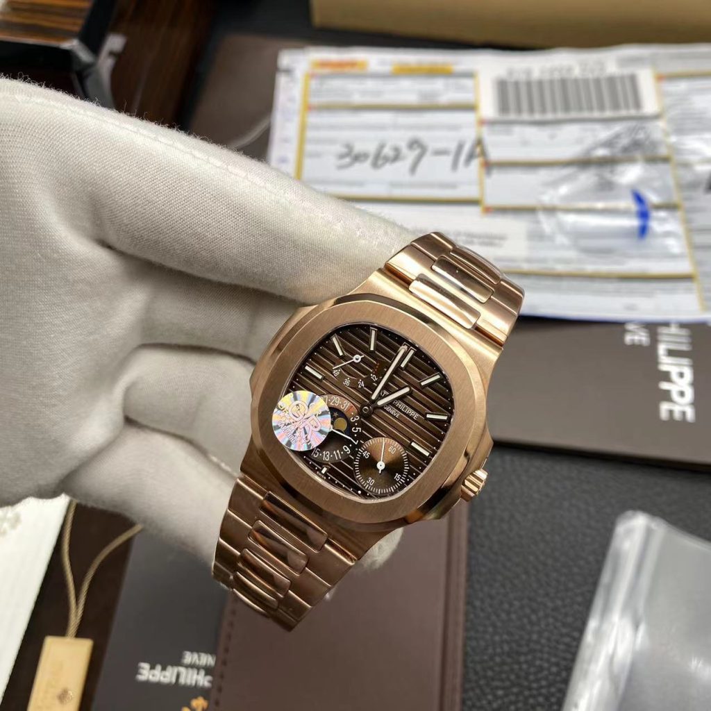 Replica clon Patek Philippe Nautilus 5712/1A-001 Cronógrafo multifunción - IP Empire Replica Watches