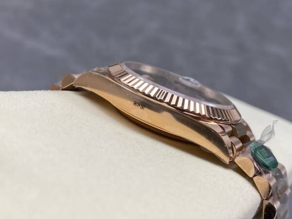 Replica Rolex Day-Date 40 Black Smoke Dial 43 7F87965C787B73Edffb121B70B5Df3E8