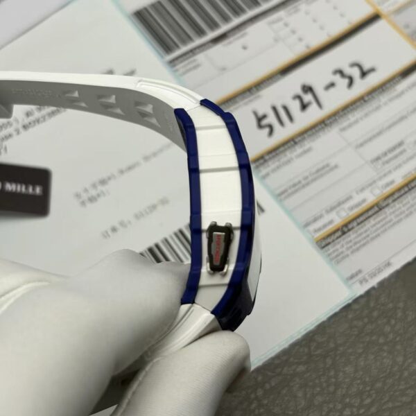 Df15241Ea17649D6Cf0Aa3Cf22C53B61