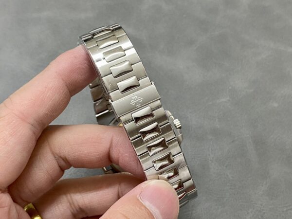 Replica Patek Philippe Nautilus 5711 1A Green Dial 40Mm 32 Replica Patek Philippe Nautilus 5711 1A Green Dial 40Mm