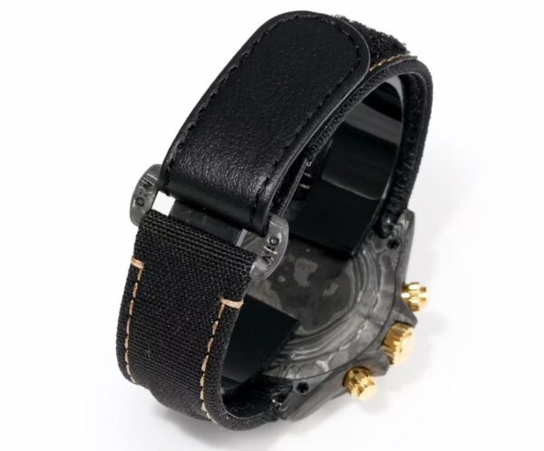 060305Aa28Ad25209C669Aff54Af6896