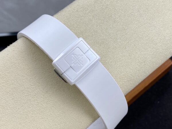 Replica Patek Philippe Nautilus White Dial 5711 40Mm 32 Replica Patek Philippe Nautilus White Dial 5711 40Mm