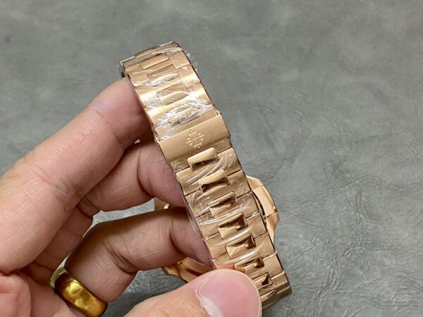 Replica Patek Philippe Nautilus 5711 1R 001 40Mm 9 Replica Patek Philippe Nautilus 5711 1R 001 40Mm