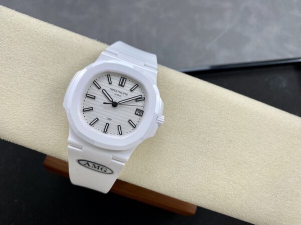 Replica Patek Philippe Nautilus White Dial 5711 40Mm 30 Replica Patek Philippe Nautilus White Dial 5711 40Mm
