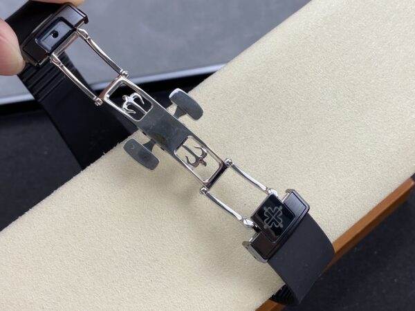 Replica Patek Philippe Nautilus Black Dial 5711 40Mm 30 Replica Patek Philippe Nautilus Black Dial 5711 40Mm