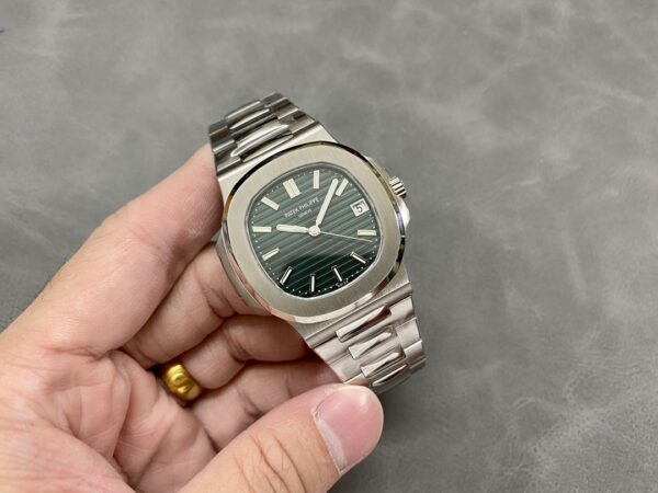Replica Patek Philippe Nautilus 5711 1A Green Dial 40Mm 33 Replica Patek Philippe Nautilus 5711 1A Green Dial 40Mm