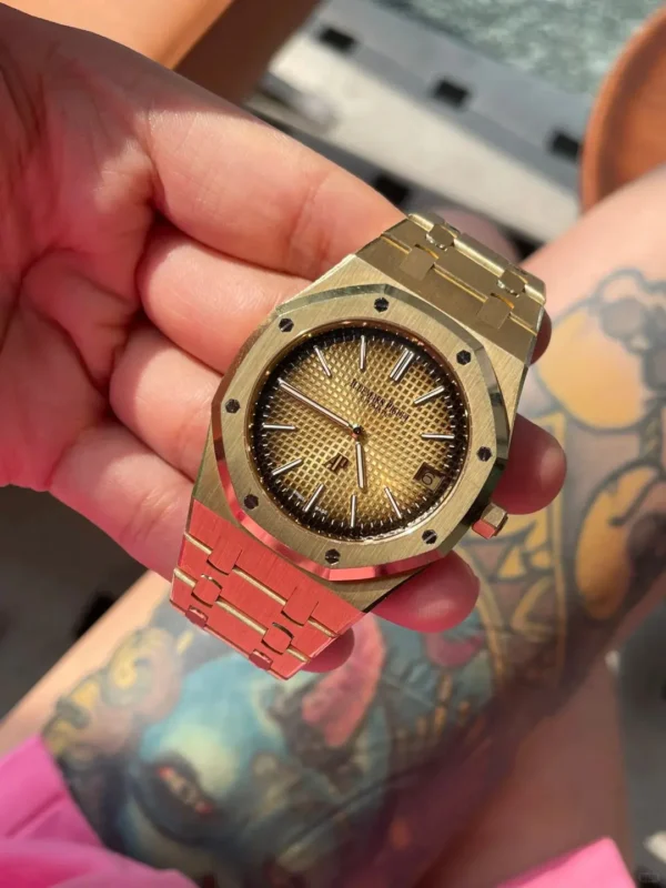 Replica Swiss Audemars Piguet Royal Oak Yellow Gold &Amp; Black Dial 39Mm