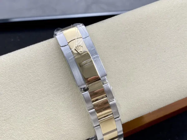 Replica Rolex Sky-Dweller Oyster M326933-0009 42Mm