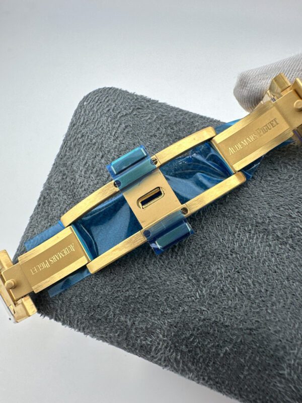 Replica Swiss Audemars Piguet Royal Oak Yellow Gold &Amp; Black Dial 39Mm