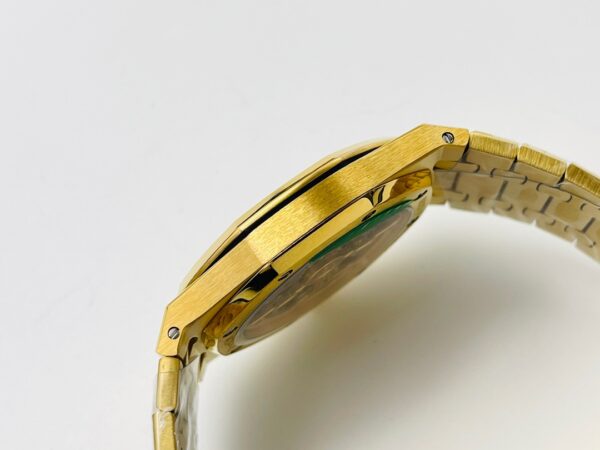 Replica Swiss Audemars Piguet Royal Oak Jumbo Extra-Thin Yellow Gold &Amp; Blue Dial 39Mm