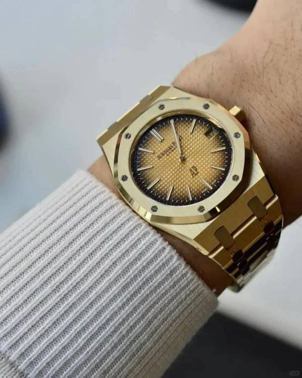 Replica Swiss Audemars Piguet Royal Oak Yellow Gold &Amp; Black Dial 39Mm