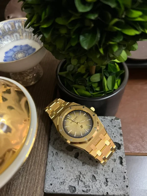 Replica Swiss Audemars Piguet Royal Oak Yellow Gold &Amp; Black Dial 39Mm