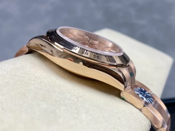 Replica Rolex Cosmograph Daytona Oyster Everose Gold 116505-0012 40Mm 7 Replica Rolex Cosmograph Daytona Oyster Everose Gold 116505-0012 40Mm