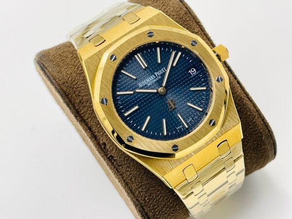 Replica Swiss Audemars Piguet Royal Oak Jumbo Extra-Thin Yellow Gold &Amp; Blue Dial 39Mm