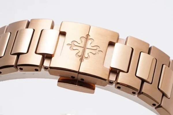 Replica Patek Philippe Nautilus Ladies Gold Dial